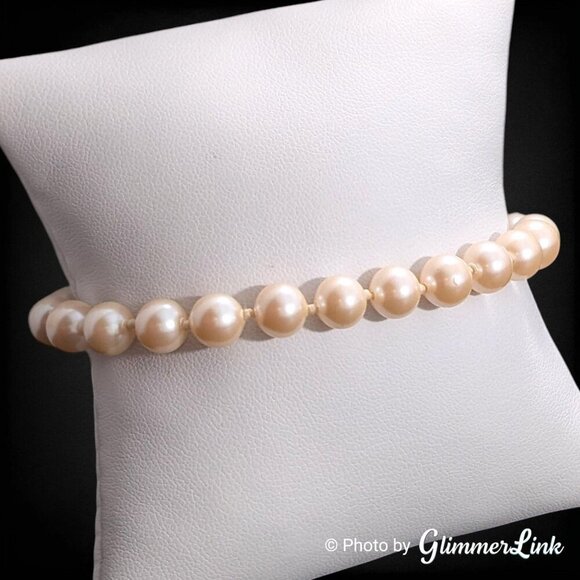 Vintage Monet Creamy White Knotted Faux Pearl Gold Tone Bracelet - Picture 1 of 9